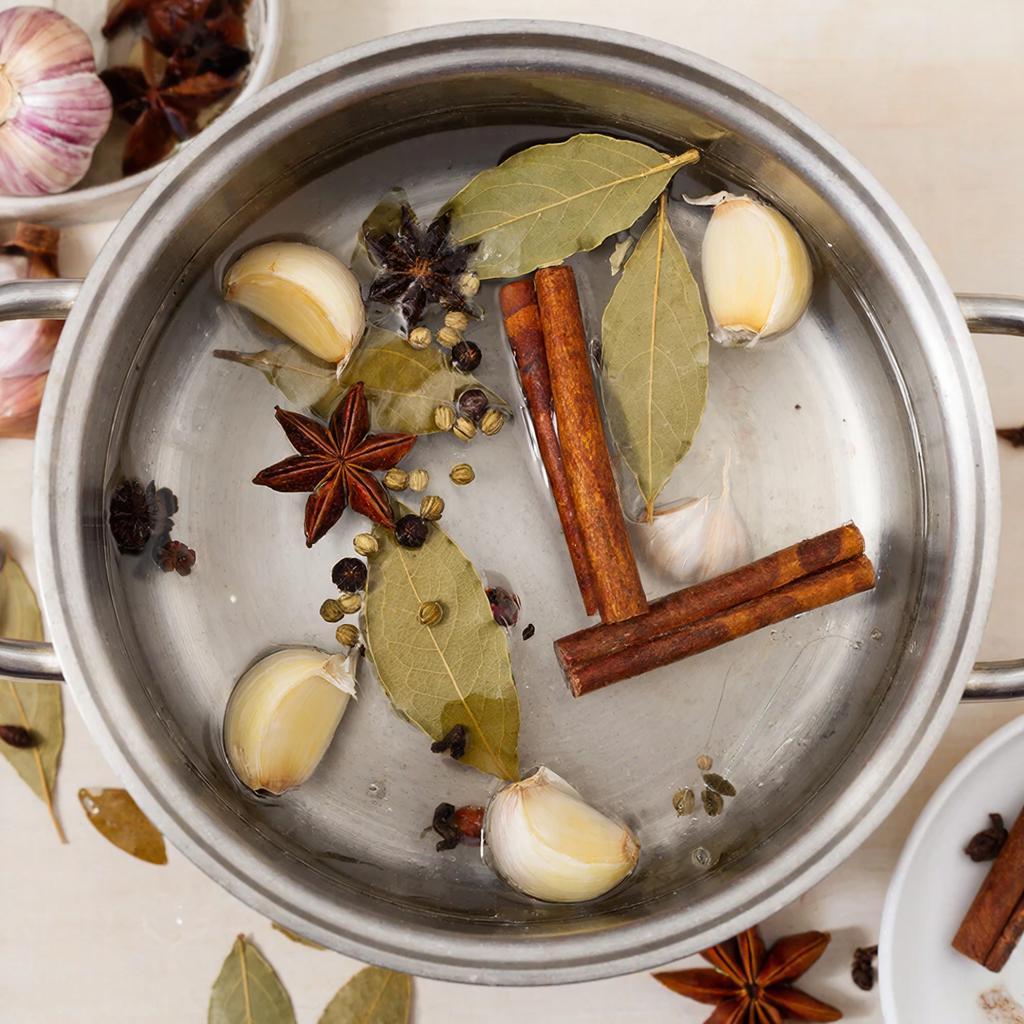 Маринад для пастрами Пряный маринад для пастрами с чесноком, кориандром, корицей и лавровым листом