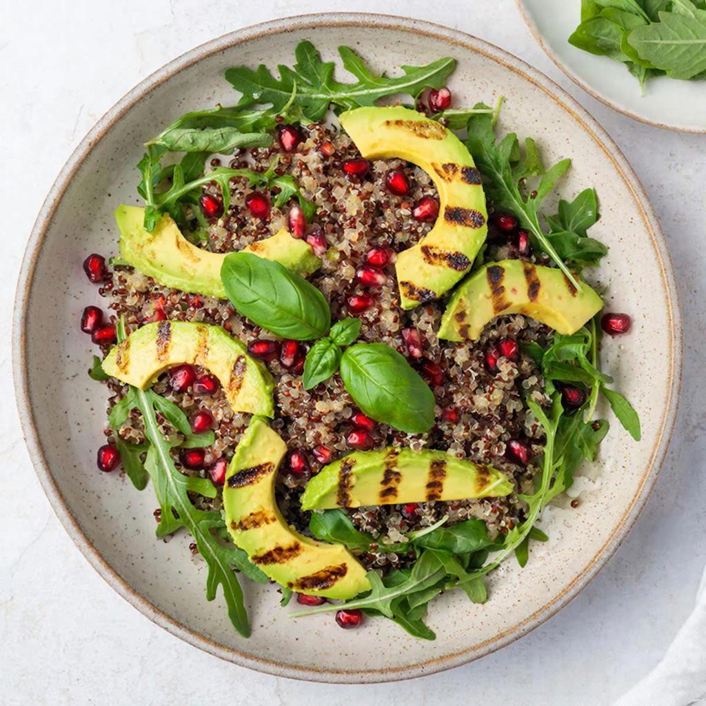Салат с киноа и авокадо рецепт Салат с киноа и авокадо на гриле с гранатом