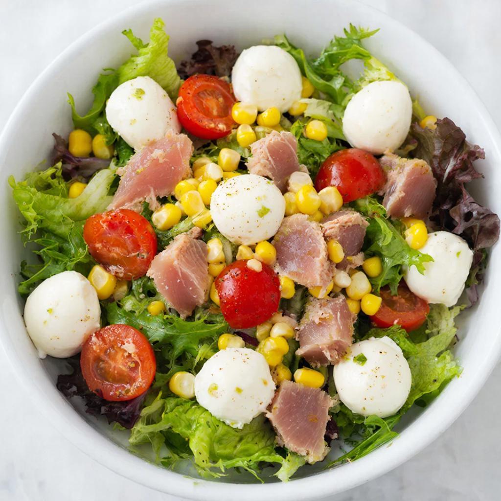 Салат с моцареллой и тунцом рецепт Салат с моцареллой, тунцом, кукурузой и черри