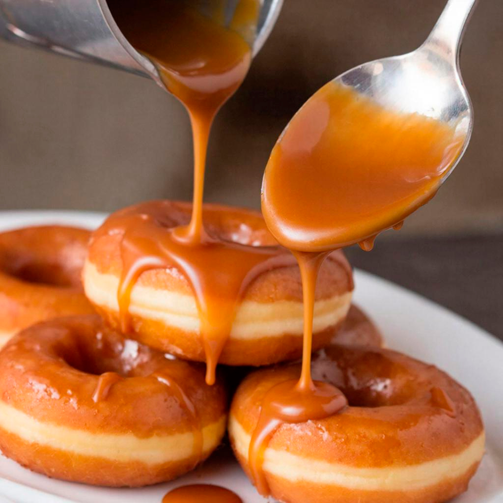 Пончики с кленовой глазурью в процессе приготовления