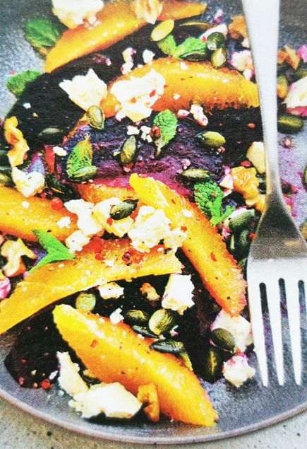 Салат с апельсинами, фетой и свеклой