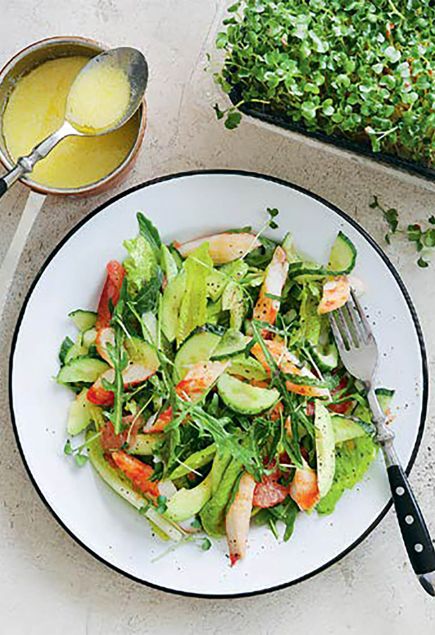 Салат из огурцов, грейпфрутов и краба