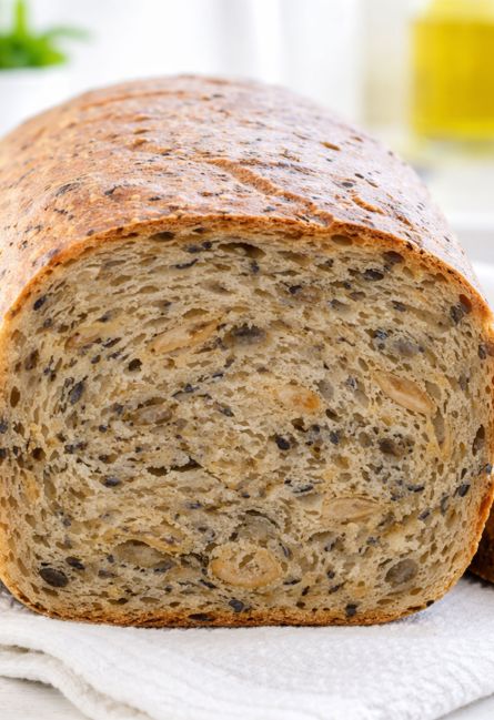 Домашний хлеб на закваске с семечками подсолнуха и кунжутом