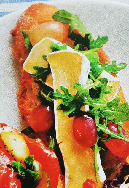 Тапас с камамбером и медом