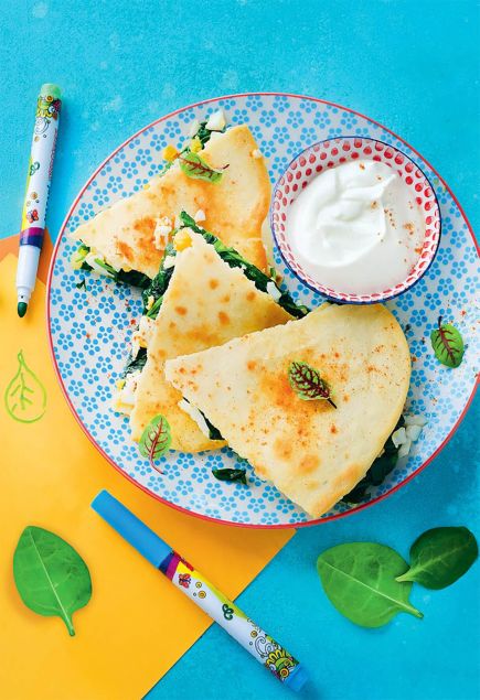 Кесадильи со шпинатом и яйцом