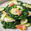 Шпинатные крепы с горошком и рыбой