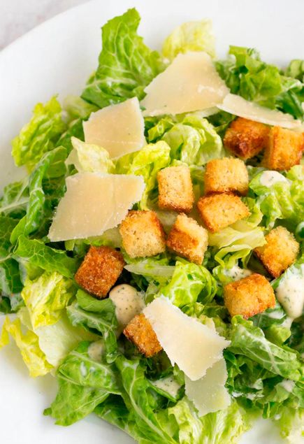 Салат Цезарь классический