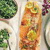 Форель, запеченная с лимоном и зеленым горошком