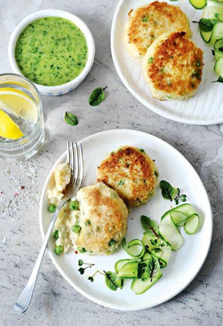 Рыбные котлетки с зеленым горошком