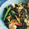 Креветки с лапшой из кабачка, брокколи и морской капустой