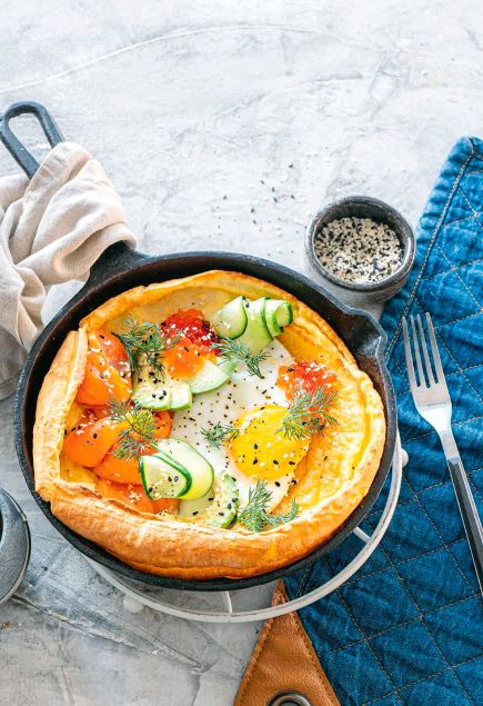 Голландский блин в духовке с копченым лососем