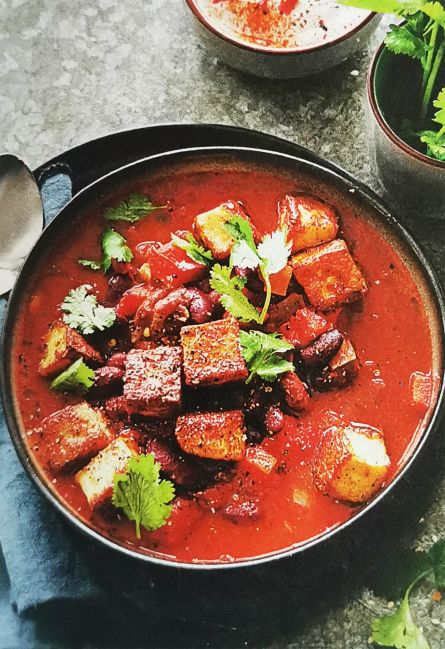 Мексиканский фасолевый суп с хрустящим тофу