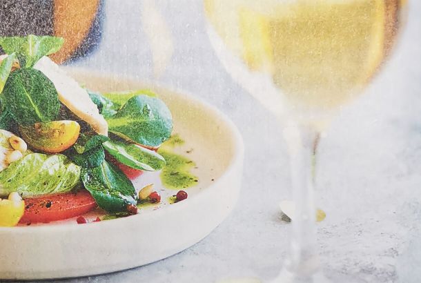 Подбираем к салатам вино