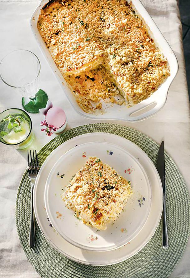 Гратен из картофеля и сельдерея с луком-пореем