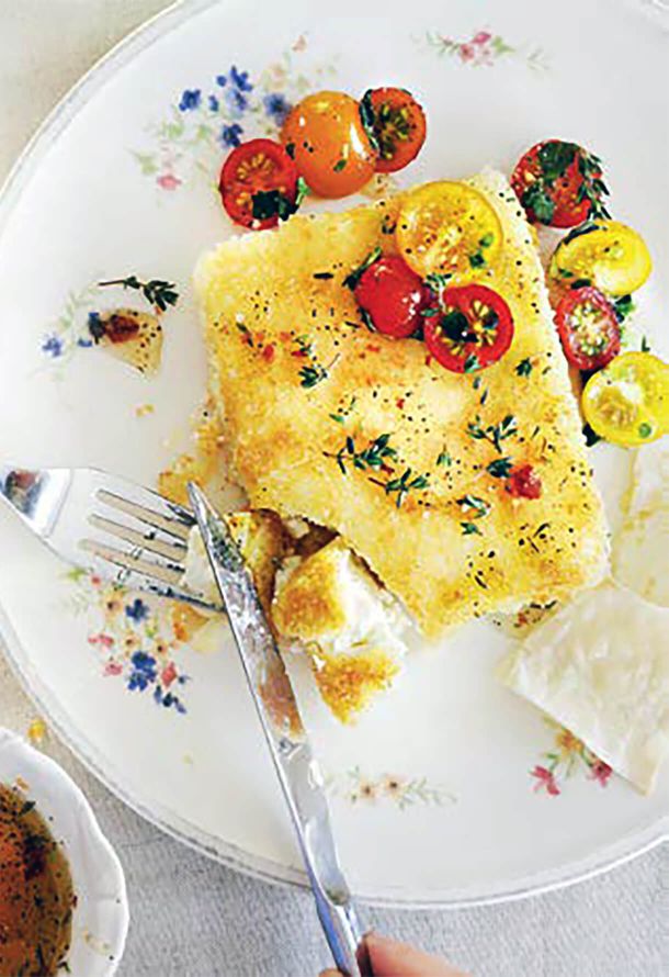 Жареная фета с острым мёдом