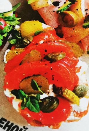 Тапас с соленой рыбой и творожным сыром