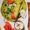 Шпинатные крепы с горошком и рыбой