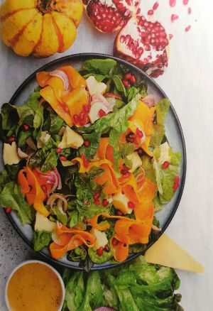 Салат с сыром сулугуни, тыквой и гранатом