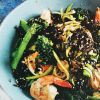Креветки с лапшой из кабачка, брокколи и морской капустой