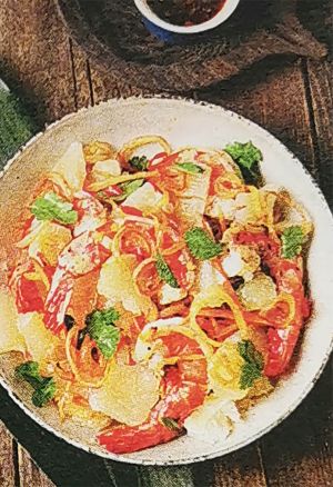 Салат с креветками и помело