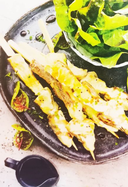 Осетр домашнего копчения с соусом наршараб