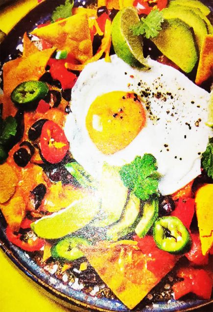 Начос с глазуньей по-мексикански