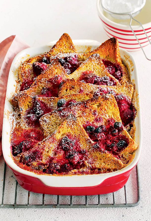 Пудинг с замороженными ягодами