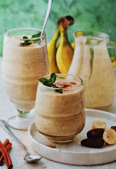 Смузи с бананом и финиками