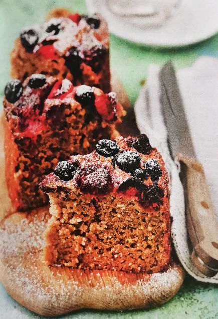 Пирог с ягодами и бананом